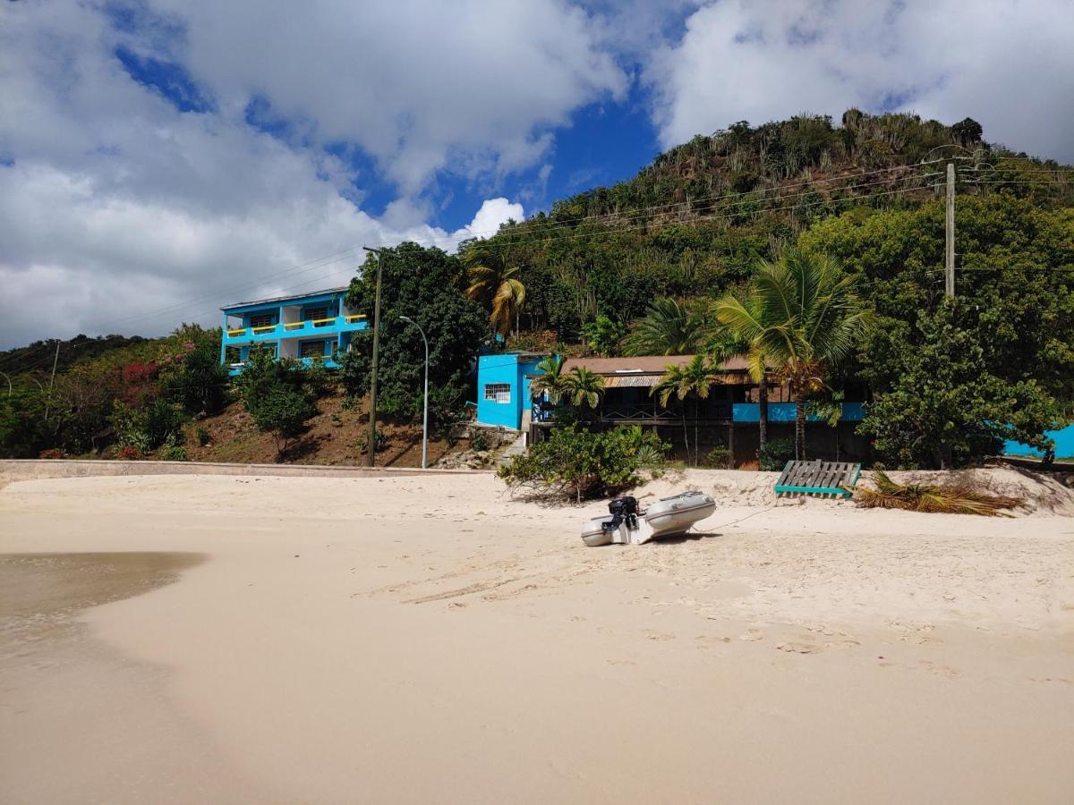 Orrie'S Beach Bar And Hotel Crab Hill Eksteriør billede